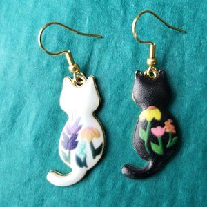 2/10$ NWOT black and white cat back black with flowers earrings
